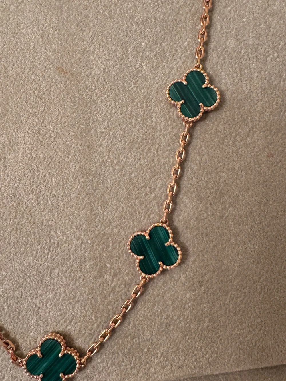 Van Cleef & Arpels Gold Chain Necklace with Forest Green Alhambra Motifs